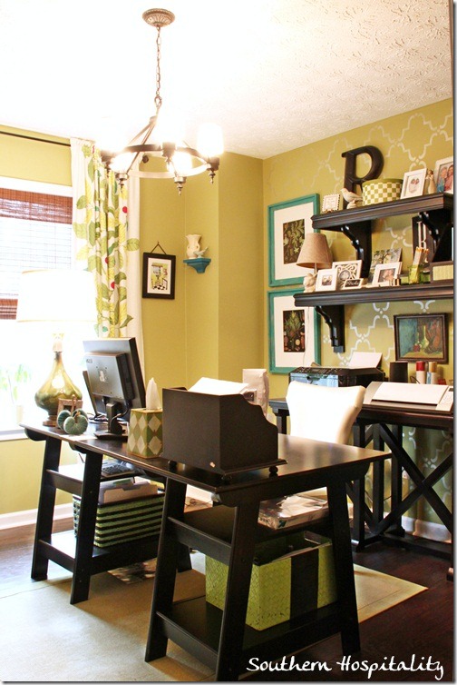 Love this home office and the open shelves 