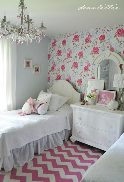Pink girls bedroom - love that wallpaper!