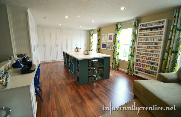 Now this is a craft room from Infarrantly Creative! 