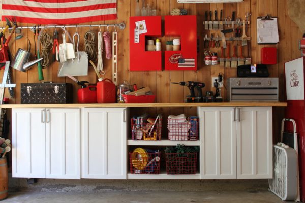 Love this garage storage - so organized! kellyelko.com