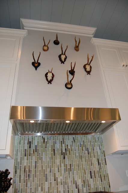 What a fun way to display a vintage antler collection! kellyelko.com