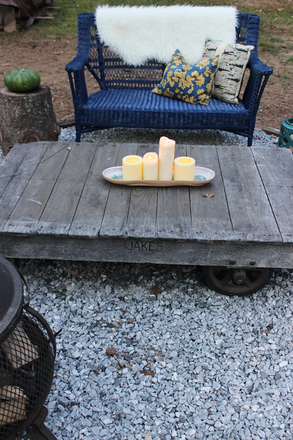 Love this cozy outdoor space and that table! kellyelko.com