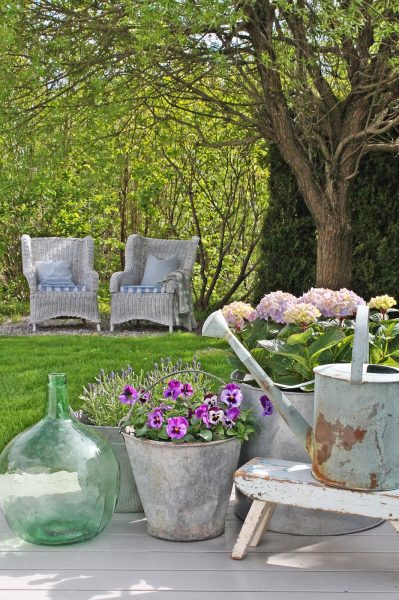 Inviting backyard - love the wicker chairs kellyelko.com