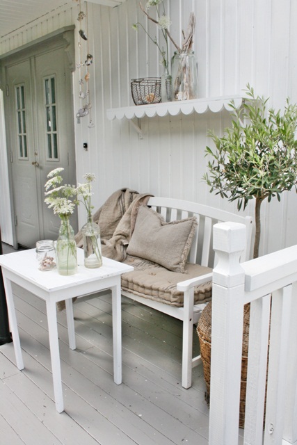 Lovely cottage porch - love the scalloped shelf kellyelko.com