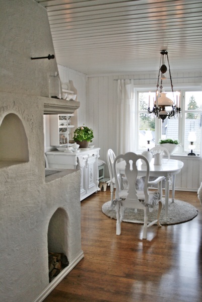 Beautiful white cottage decorating kellyelko.com