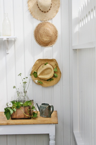 Fun display idea - straw hats kellyelko.com