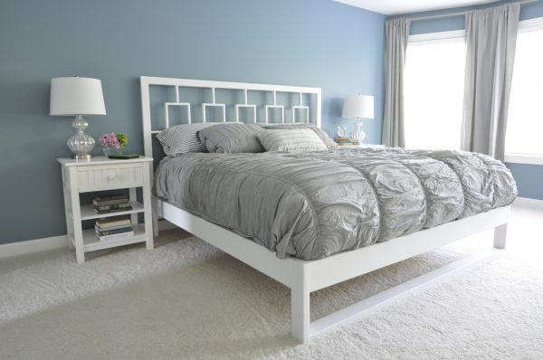 Love this headboard and frame that they built! kellyelko.com