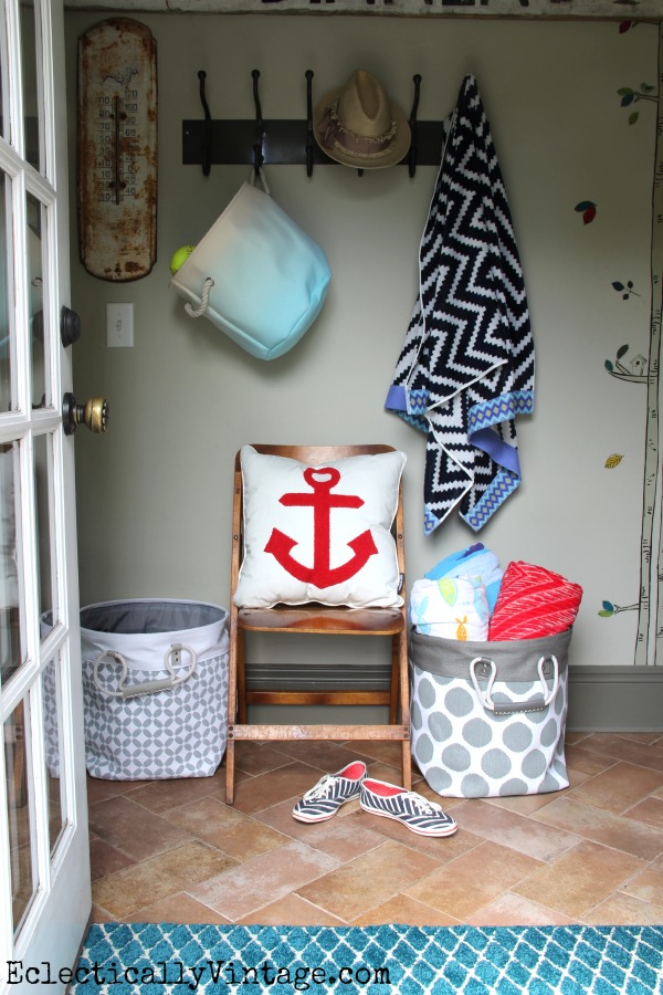 Cute summer mudroom - great storage ideas! kellyelko.com