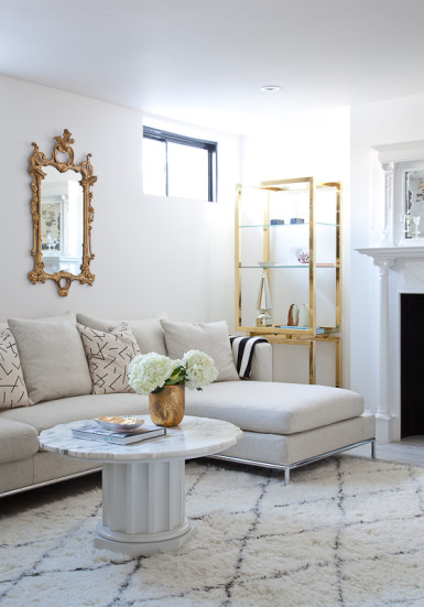 Beautiful living room mix of vintage and modern - love the brass accents kellyelko.com