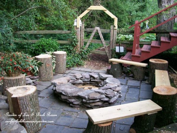 Outdoor fire pit area - love the stump stools kellyelko.com