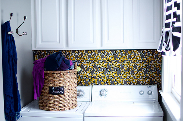 Pop of pattern in the laundry room kellyelko.com