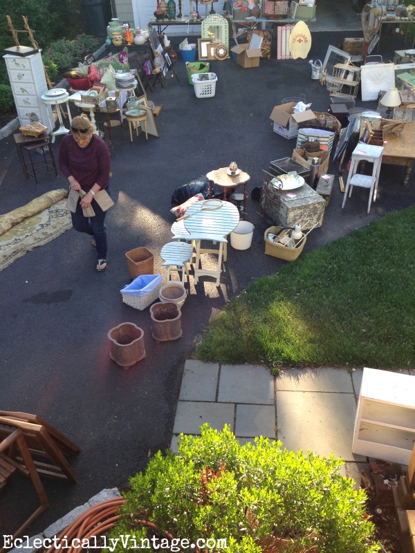 Tips for throwing a killer yard sale! kellyelko.com