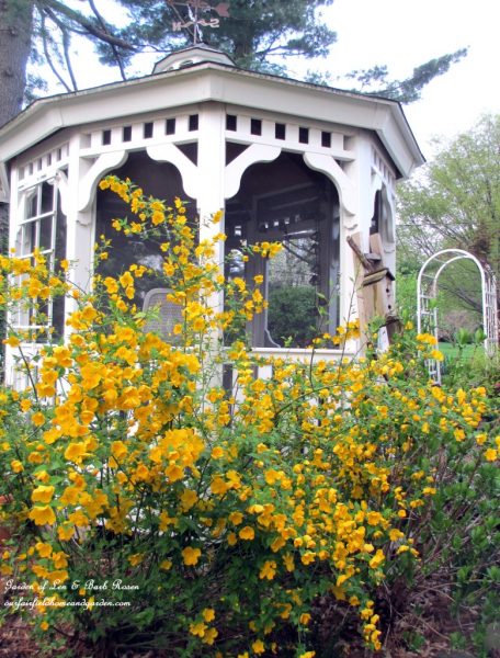 Gazebo in this beautiful garden tour kellyelko.com