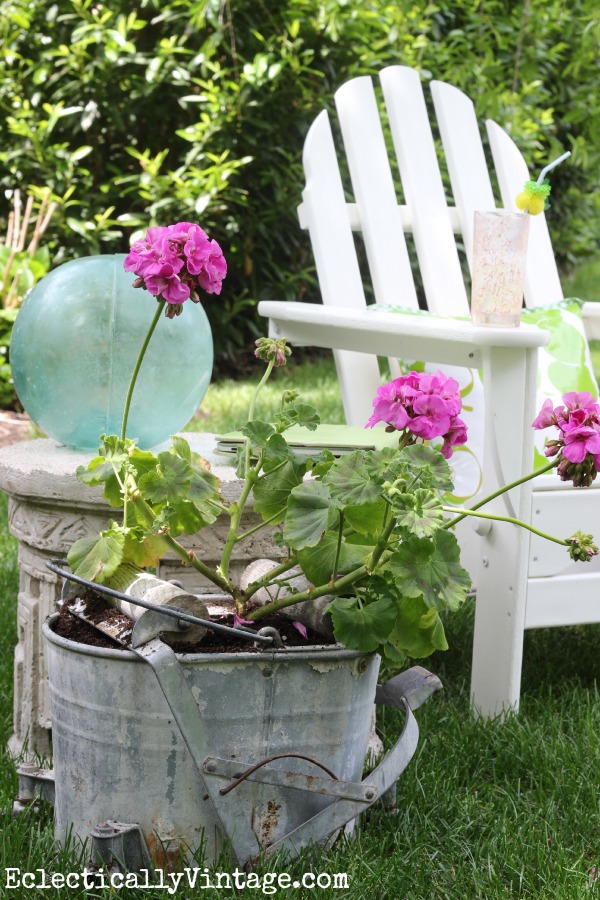 The perfect outdoor place to relax - love the unique planter kellyelko.com