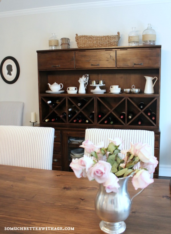 Love this dining room and the wine storage kellyelko.com