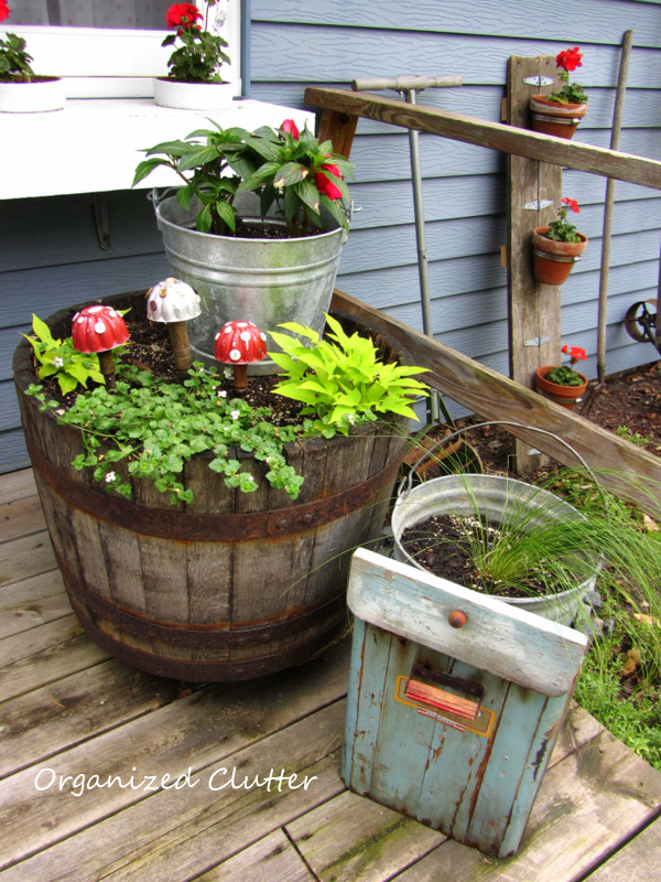 Make your own little toadstools as garden art kellyelko.com