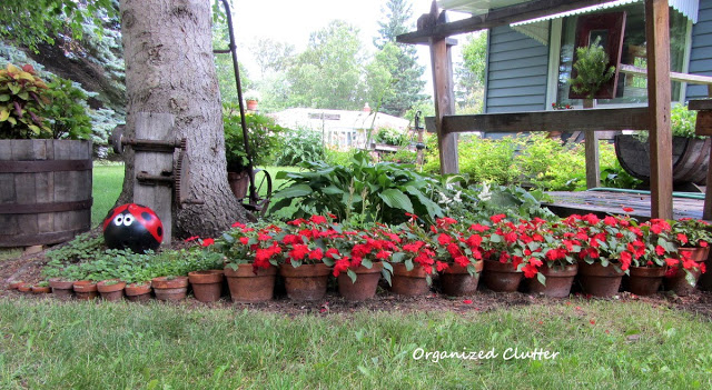 Creative flower bed edging - part of this creative garden tour kellyelko.com