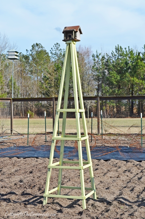 DIY garden obelisk - one of 10 unique trellises kellyelko.com