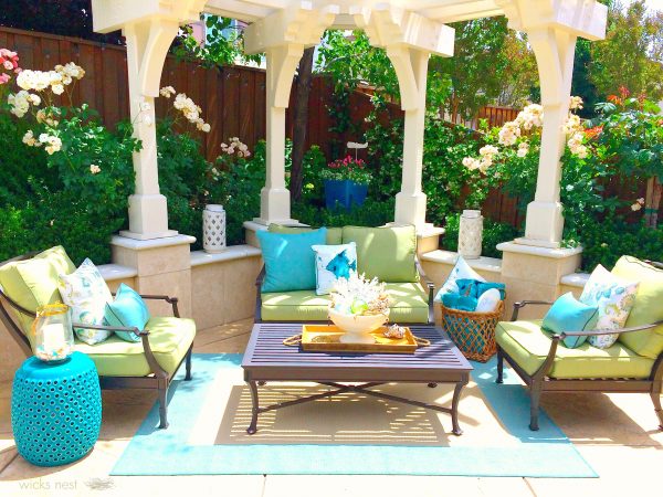 Gorgeous outdoor patio - love the pergola kellyelko.com