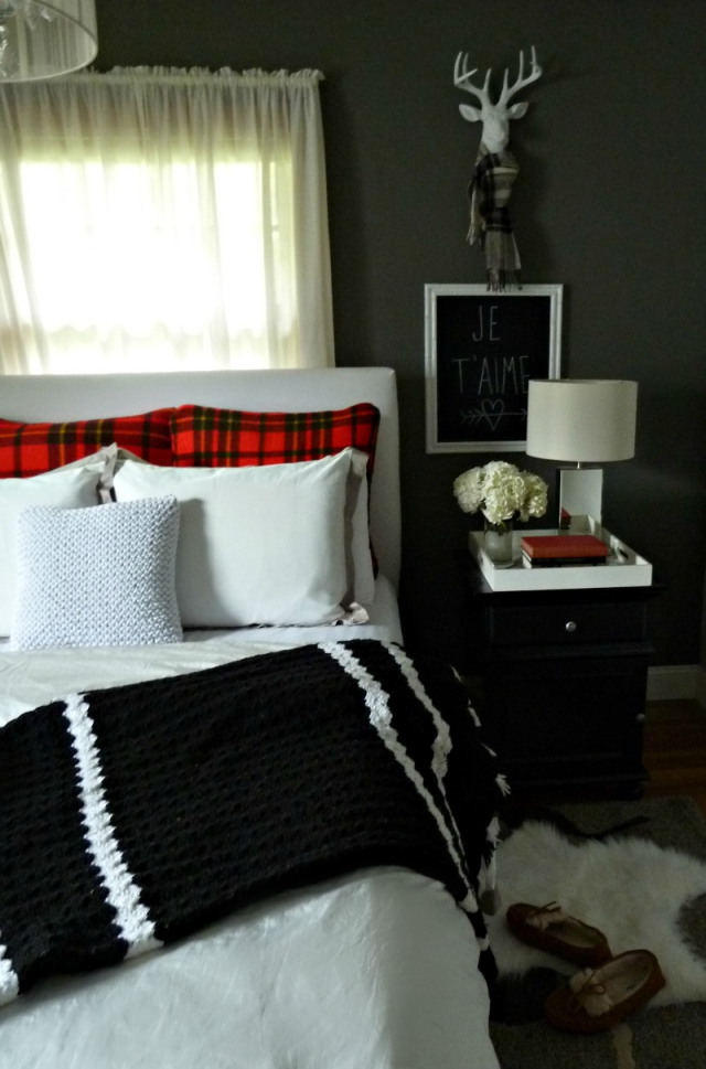 Fall bedroom - love how she switched out her bedding and accessories with plaid kellyelko.com