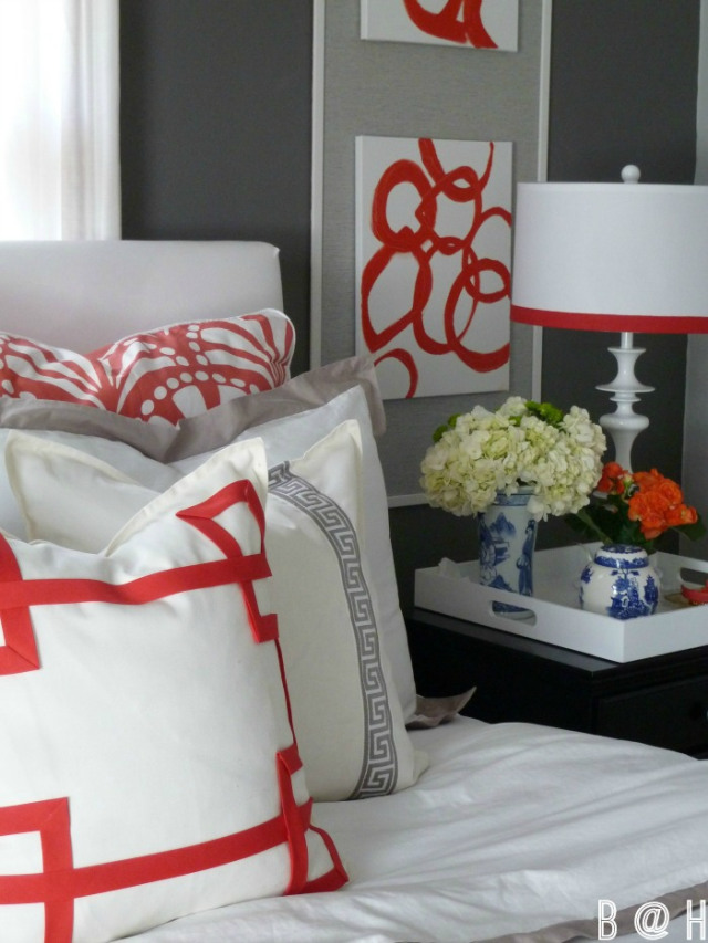 Love the red accents in this dramatic bedroom kellyelko.com