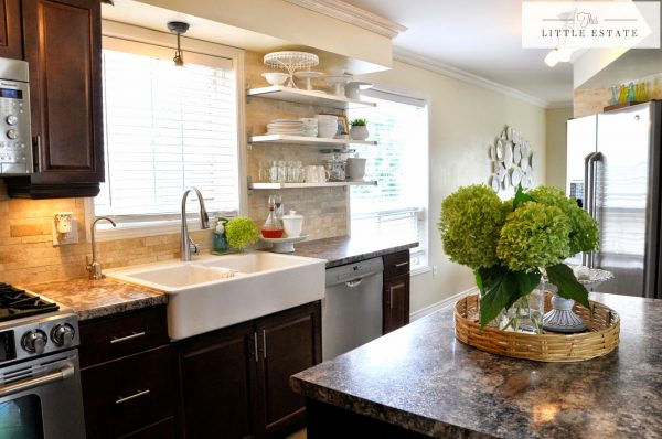 Love the mix of open shelves and cabinets in this kitchen kellyelko.com