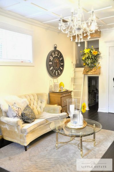 Such a pretty room with the gold accents and that chandelier kellyelko.com