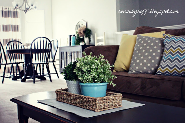 Family room - love the pillows kellyelko.com