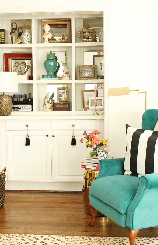 Beautiful family room - love the built in cubbies kellyelko.com