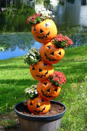 Topsy Turvy Pumpkin Planter - one of 8 creative ideas to transform those ugly pumpkin pails! kellyelko.com