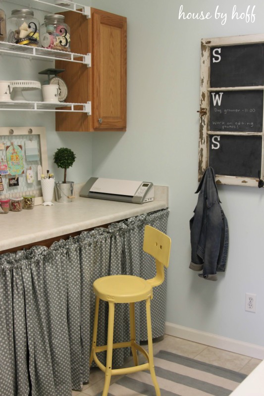 Love this laundry room / craft room combo kellyelko.com