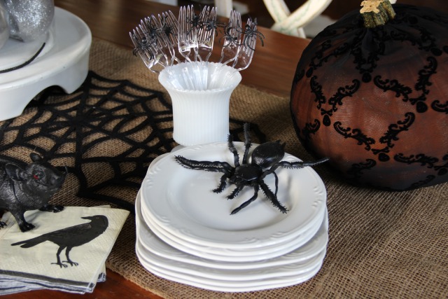 Halloween party decorating ideas - love the web table runner kellyelko.com