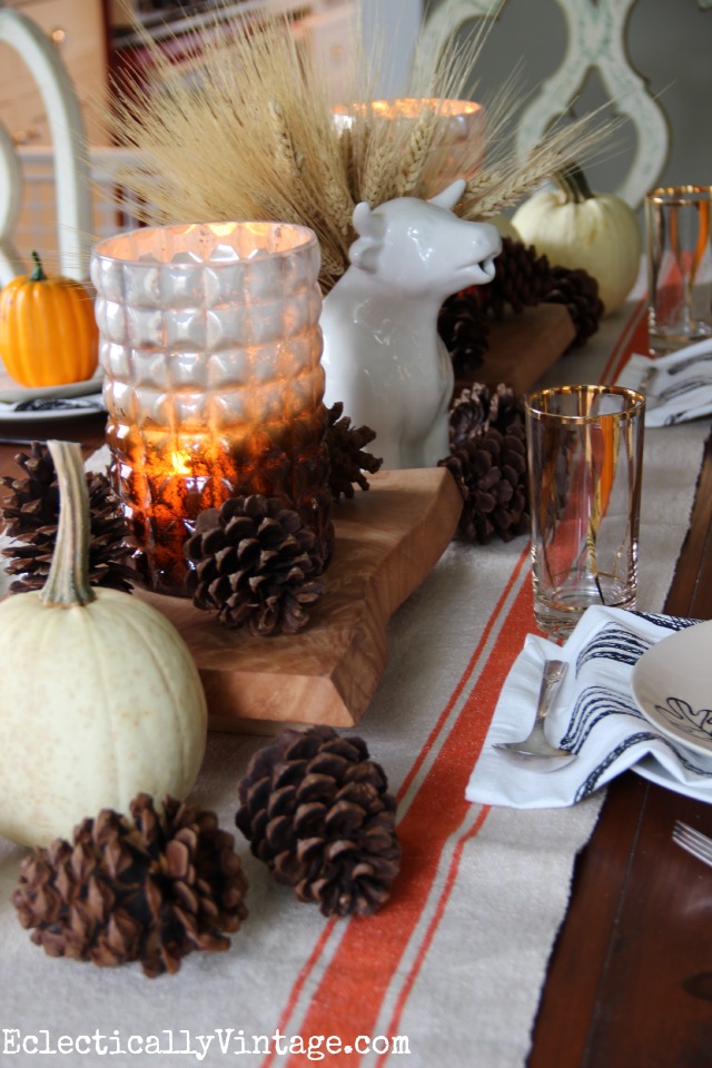 Love this fall table - from the cow pitcher wheat centerpiece to the vintage glasses ... kellyelko.com