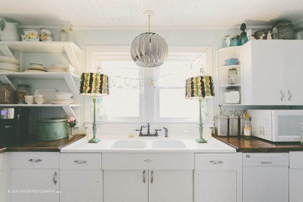 Eclectic Home Tour of The Strawberry Patch small southern cottage with flea market style kellyelko.com 