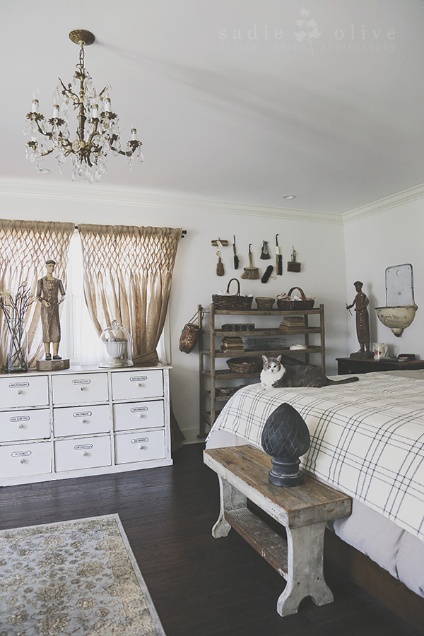 Eclectic Home Tour of Sadie Olive - gorgeous neutrals to show off amazing vintage finds and collections kellyelko.com