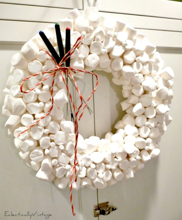 Make a Marshmallow Wreath kellyelko.com