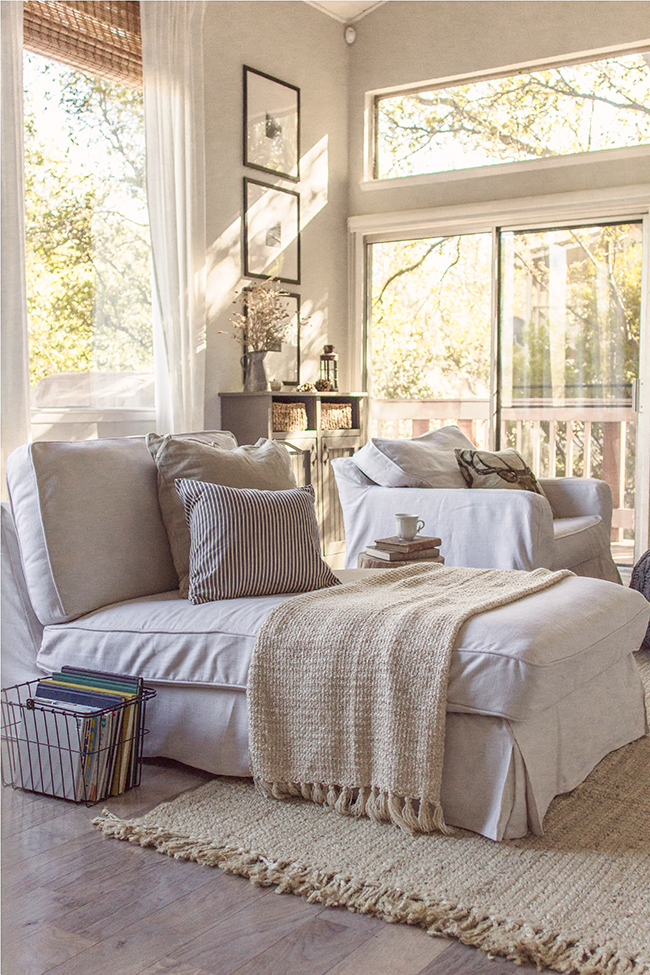 Cozy reading nook with tons of natural light - you have to see this home tour kellyelko.com