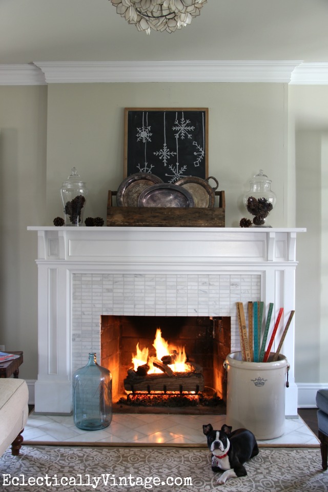 Love the simplicity of this vintage rustic winter mantel! kellyelko.com