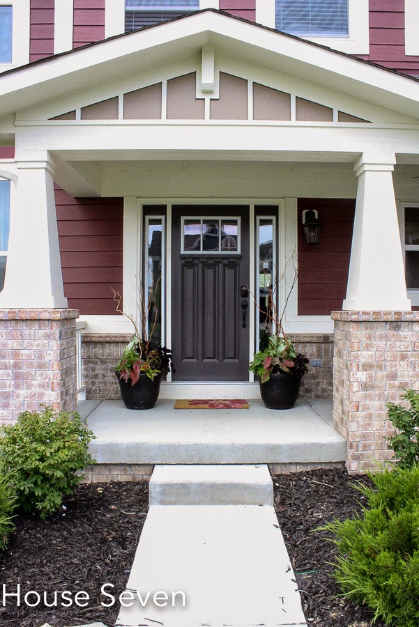 Craftsman style home - peek inside at the gorgeous interior kellyelko.com