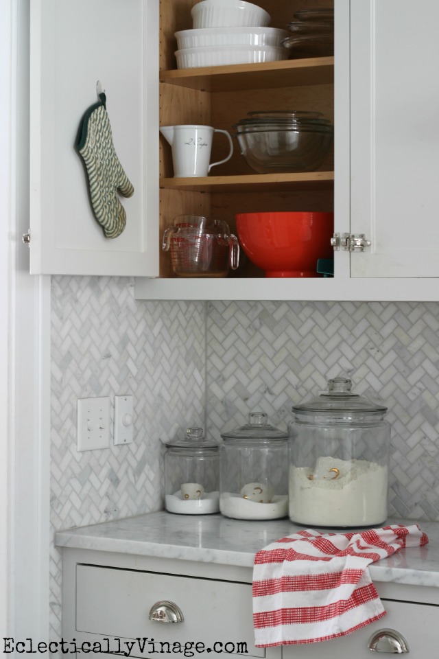 Love the idea of hanging things inside the kitchen cabinets kellyelko.com #DamageFreeDIY