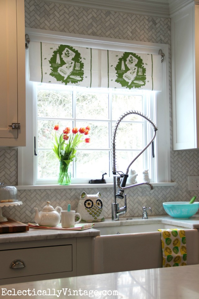 Make this DIY Dish Towel Window Treatment - love how it brighten up this kitchen window kellyelko.com #DamageFreeDIY