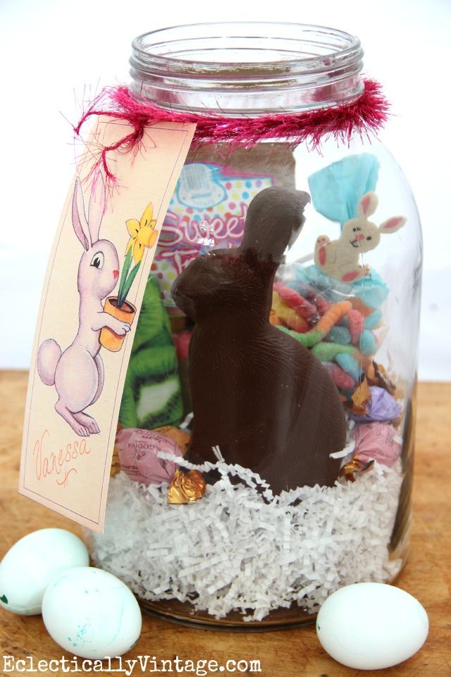 Easter in a Jar - make these, add candy and a ribbon and top with this FREE Easter Bunny Gift Tag printable! kellyelko.com