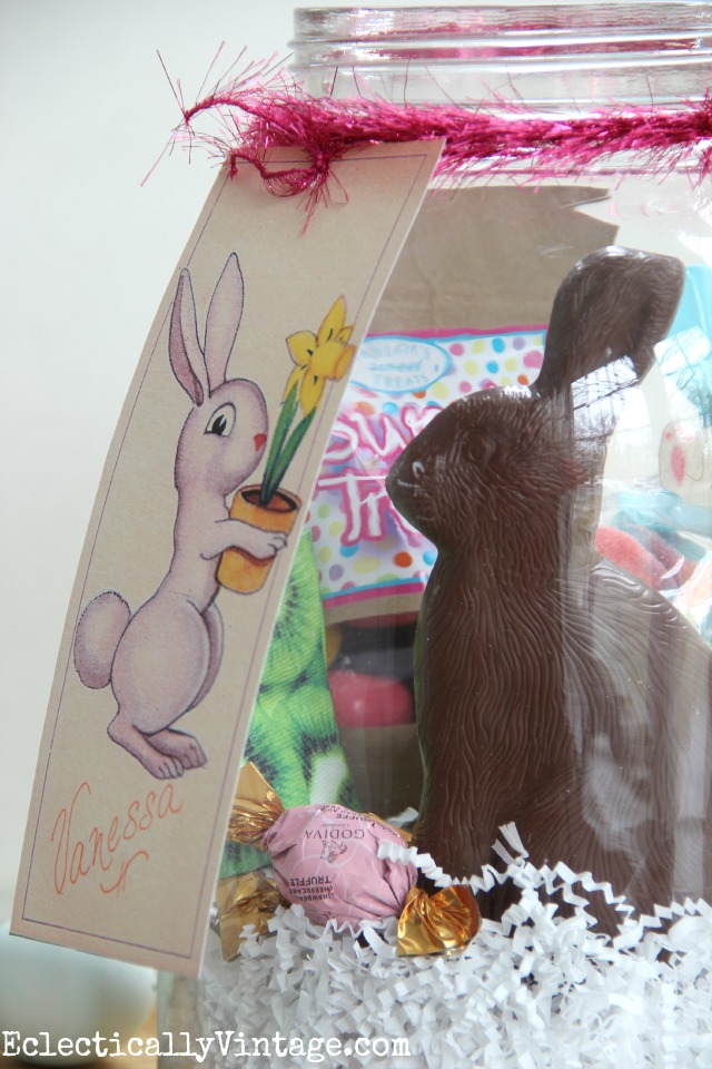 How cute is this FREE Easter Bunny Gift Tag printable! Perfect for an Easter jar or basket kellyelko.com