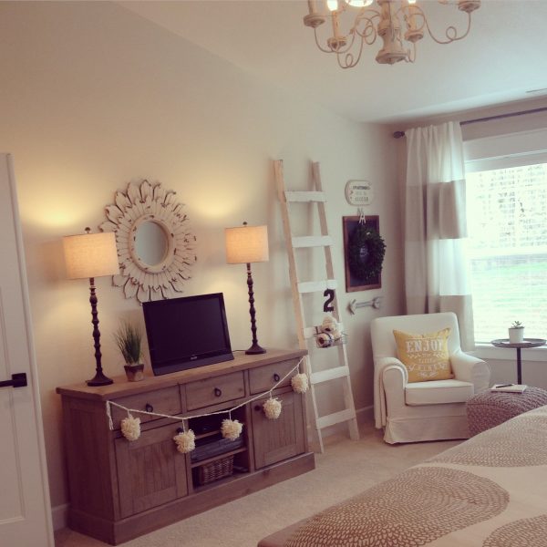 Love the dramatic high ceilings in this neutral master bedroom kellyelko.com