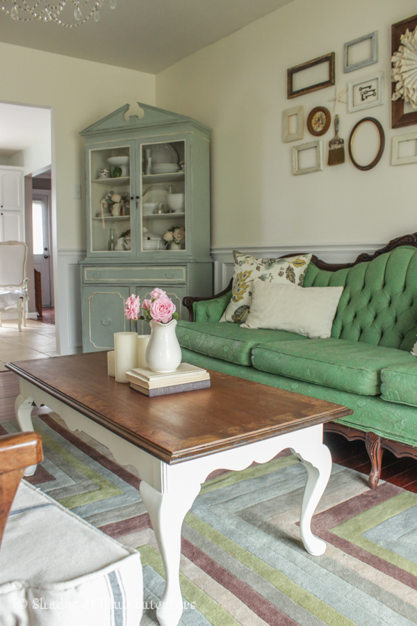 Love the mix of old and new in this eclectic living room kellyelko.com