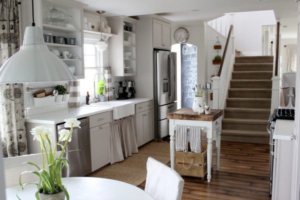 Eclectic Home Tour Proverbs 31 Girl - she turned a run down farmstead into a country living showstopper! kellyelko.com