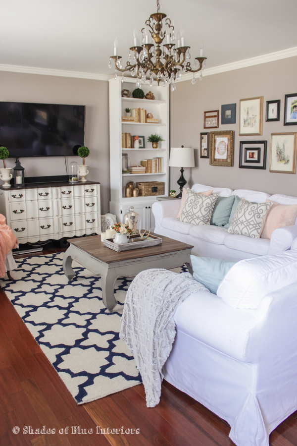 Love the white slipcovered sofas in this neutral living room kellyelko.com