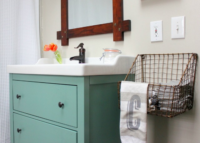 Love the wire crate used as a towel holder and the blue bathroom vanity kellyelko.com