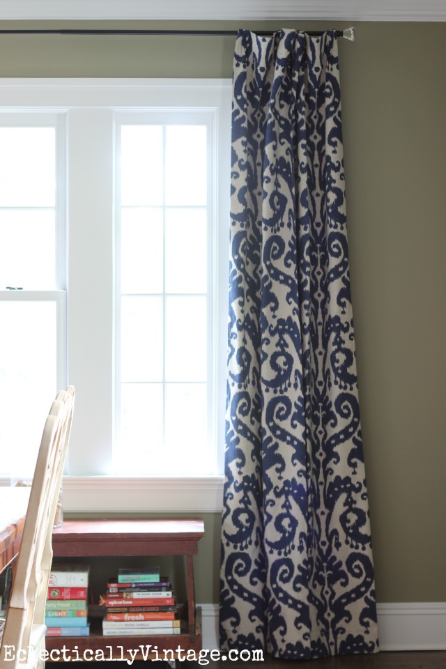 Wow - what a difference curtains make in a dining room! kellyelko.com