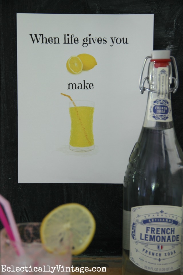 Love this fun FREE summer printable - When Life Gives You Lemons kellyelko.com